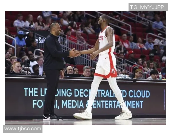 2005年NBA季后赛火箭对决魔术的精彩瞬间与赛季回顾